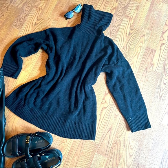 United Colors of Benetton Sweater - Picture 2 of 4